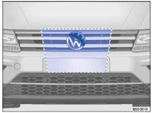 Fig. 188 Dans la grille de calandre derrière l'emblème Volkswagen: capteur à radar et zone devant rester dégagée autour du capteur à radar